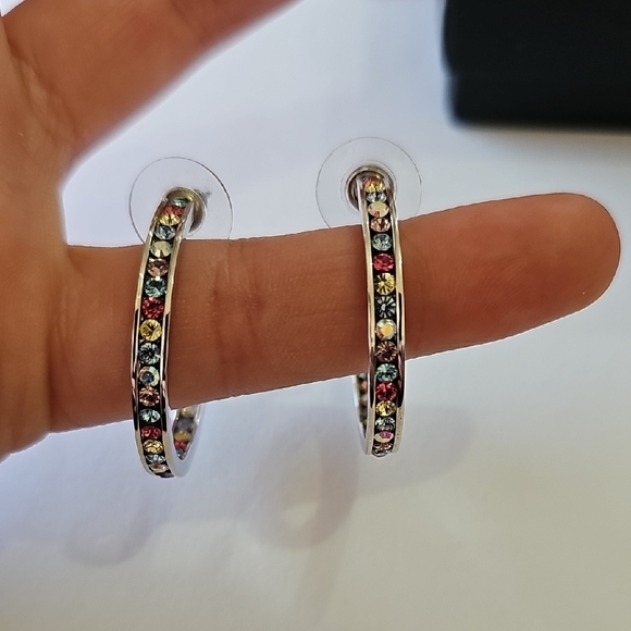 Park Lane Red and Pink Necklace with Circular Pendant - Picture 3 of 4